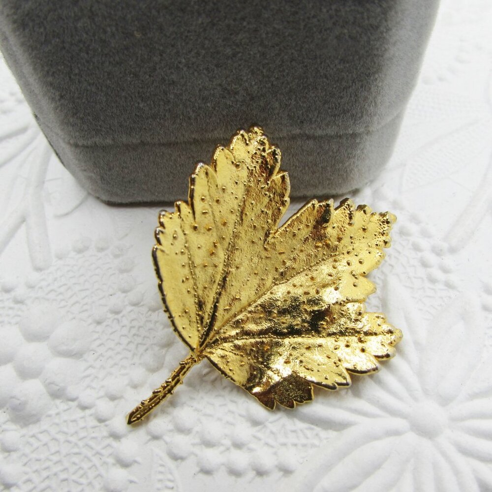 Vintage 24k Gold Dipped Real Maple Leaf Brooch- A… - image 3